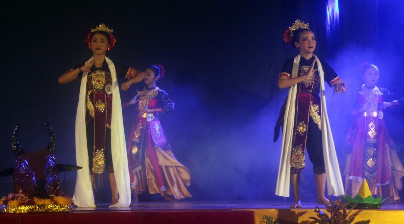 Tari tradisional Jawa dalam Pagelaran Seni Pertunjukan Tradisional Jawa 2022
